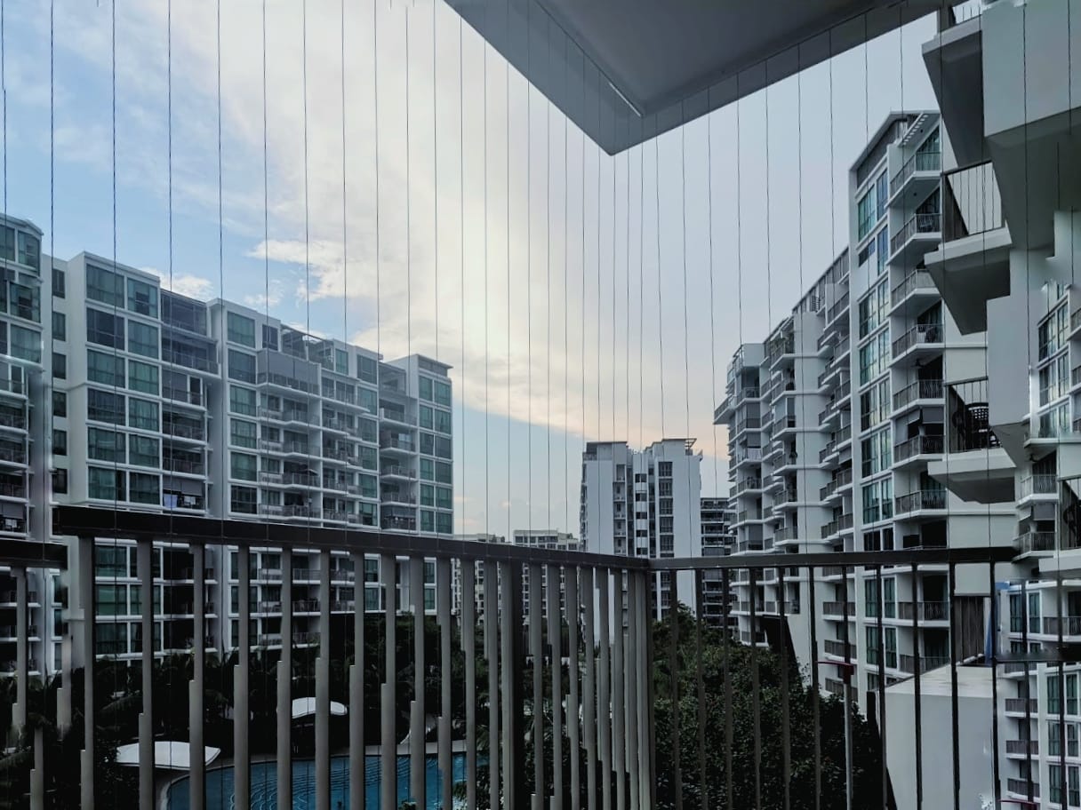 This is a Picture of Invisible grille at Singapore condo Balcony, vertical line, Pasir Ris, the color water